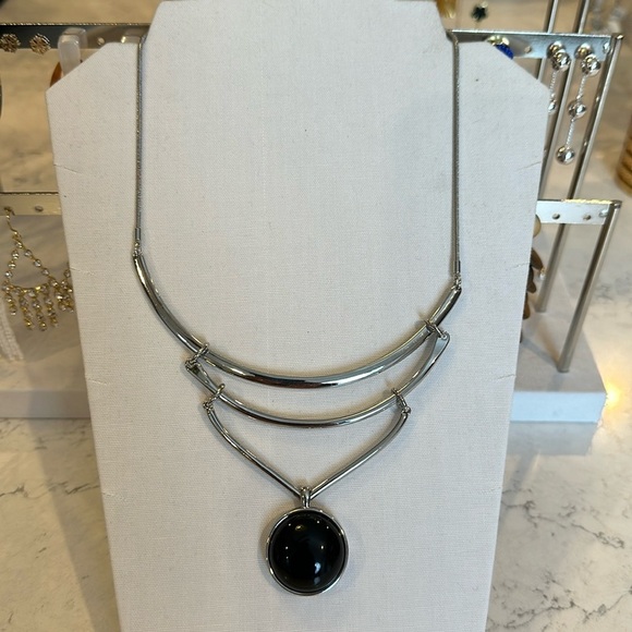 White House Black Market Jewelry - WHBM silver tone with dangling black pendant costume necklace